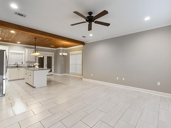 2nd image of 23 Bridgefield Ct