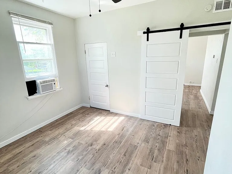 215 S Seminary St #3 — Photo 14