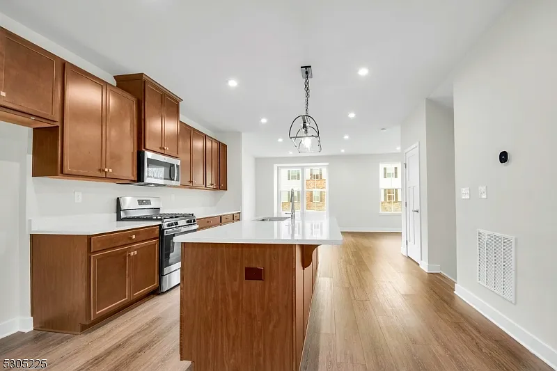 3 bed, 3.5 bath, $3,800 — Photo 4