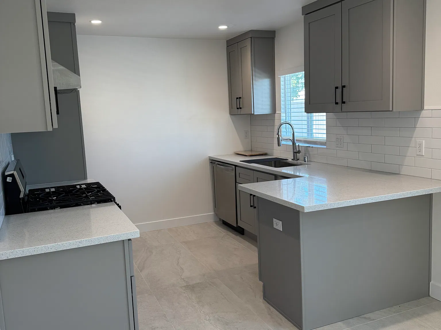 3 bed, 1200 sqft, $3,400 — Photo 4