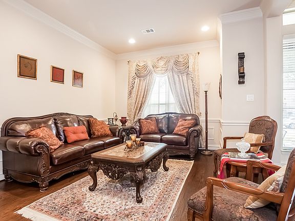 3rd image of 3809 Crestfield Ct