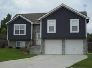 578 Hithergreen Dr, Lansing, KS 66043