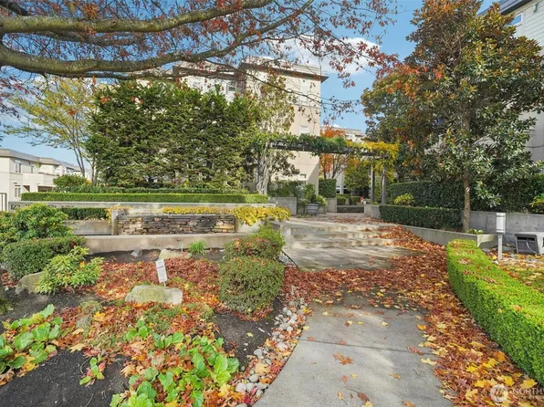 122 State Street S #208E, Kirkland, WA 98033