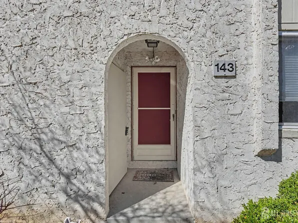 143 Tennyson Dr, Plainsboro, NJ 08536