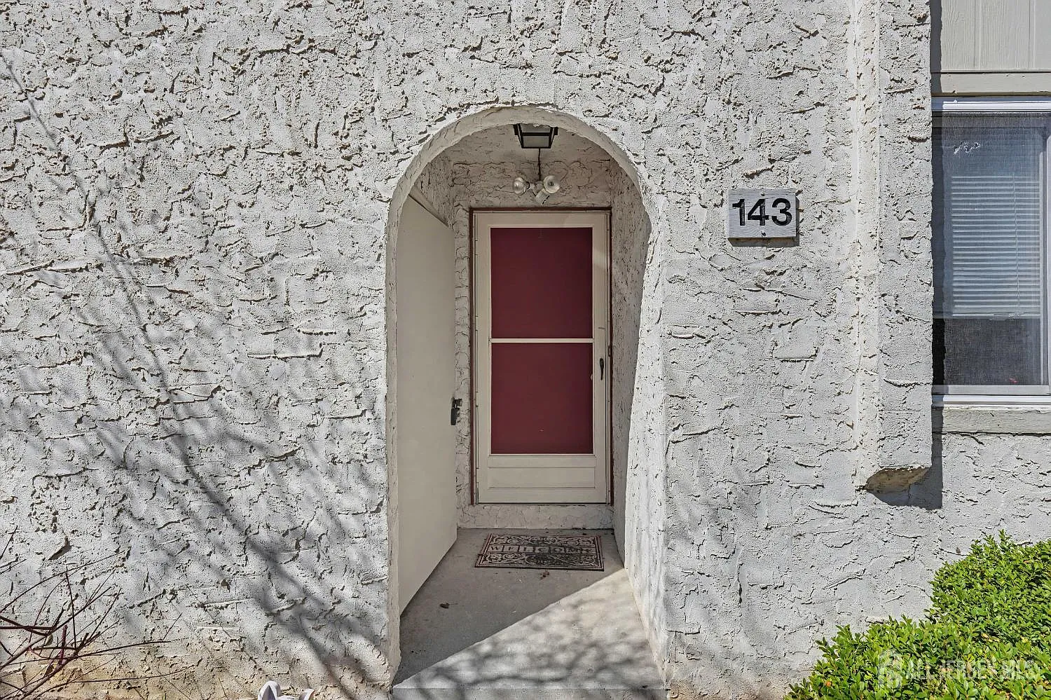 143 Tennyson Dr photo 1