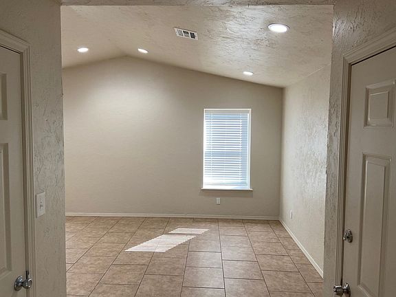 2nd image of 824-930 Railhead Dr #924