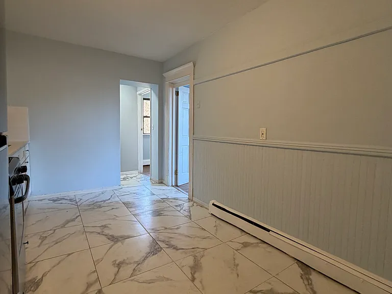 176 Oak St #4R — Photo 4
