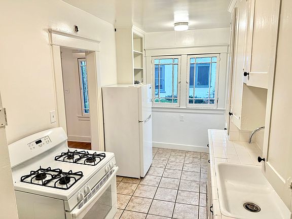 3rd image of 715 Crestmoore Pl APT E