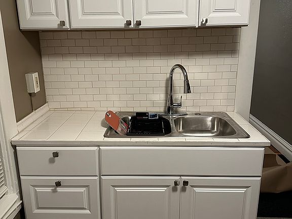 3rd image of 1028 McCullough St