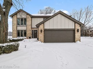 4813 Pickford Dr, Troy, MI 48085