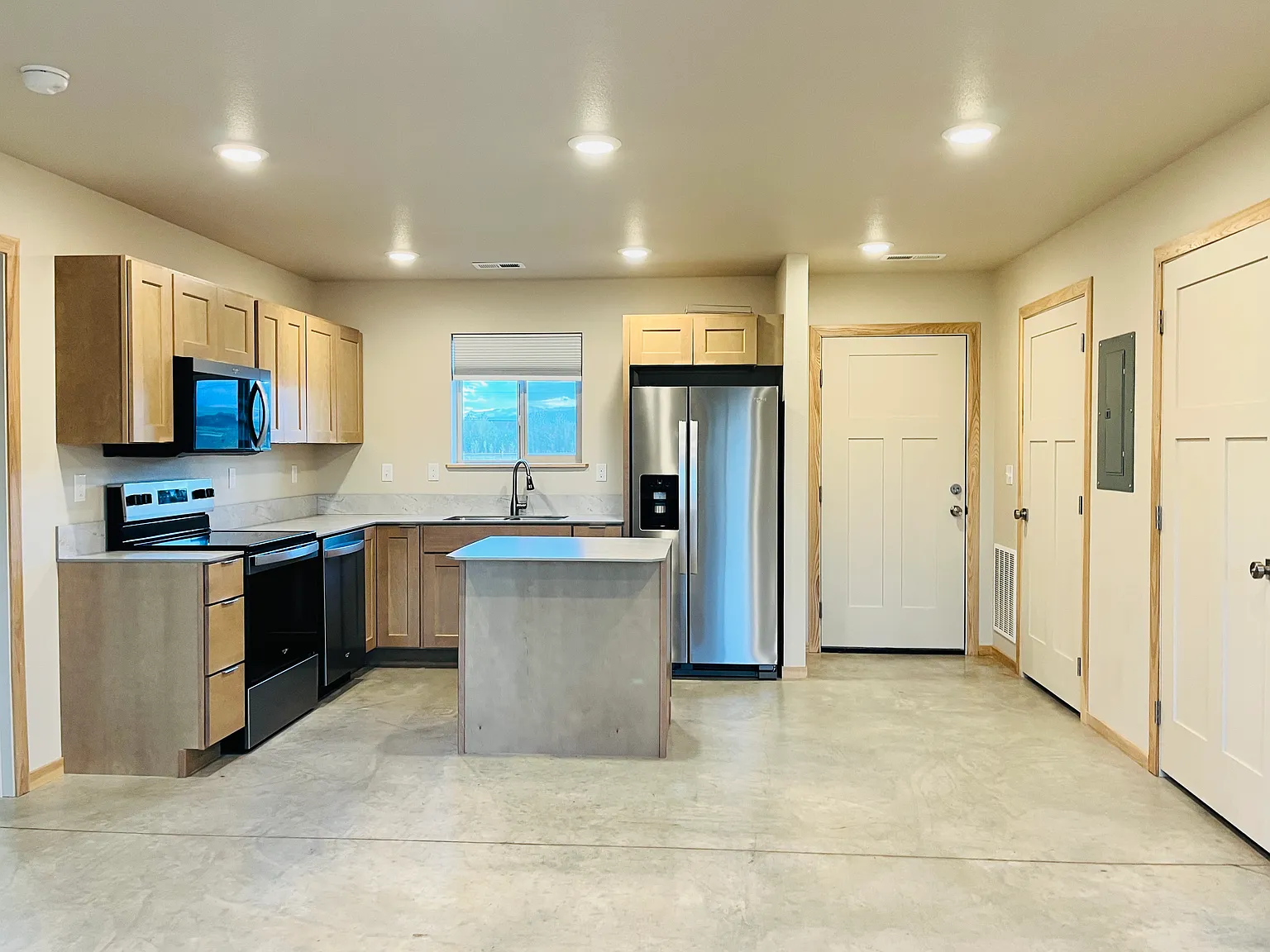 2 bed, 800 sqft, $1,200 — Photo 2