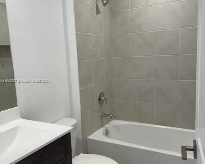 1092 SE 23rd Ave #3 — Photo 8