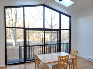 9069 Idlewild Dr, Tobyhanna, PA