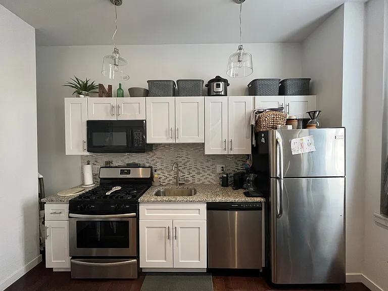 2121 Walnut St #2R — Photo 6