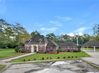 17140 Bomoka Rd, Covington, LA 70435