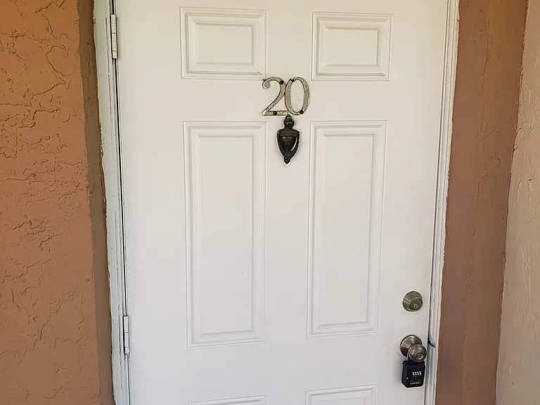 978 SW 10th Dr — Photo 27