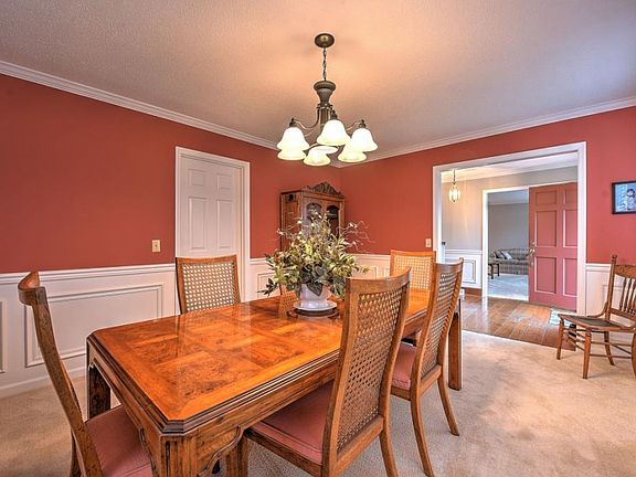5th image of 1220 Tanglewood Dr