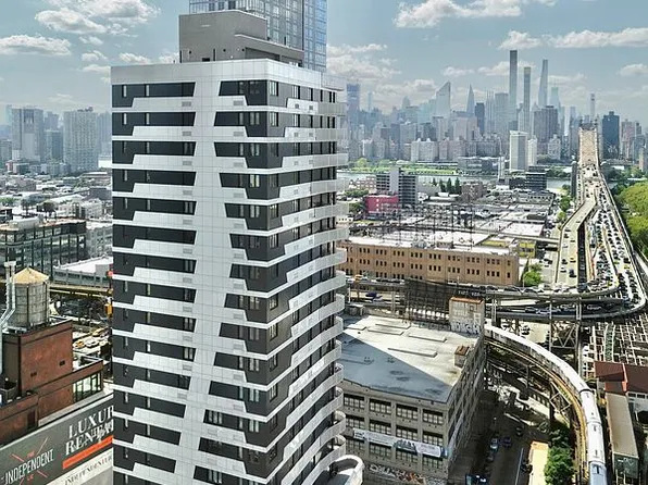 24-16 Queens Plz S #2D, Long Island City, NY 11101