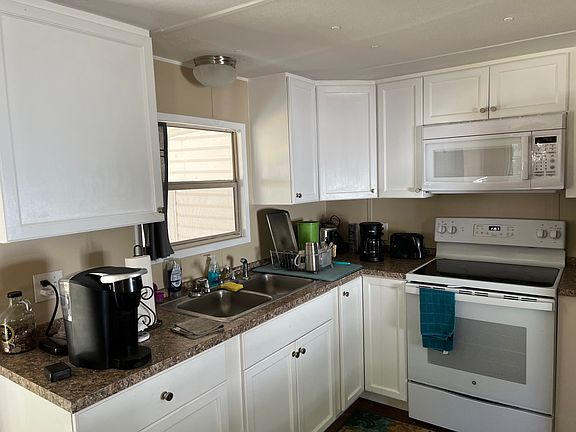2nd image of 22 Blairwood Ln