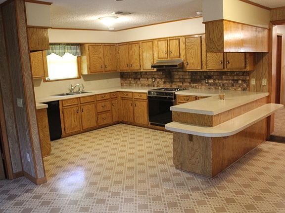 3rd image of 206 Westwood Pl