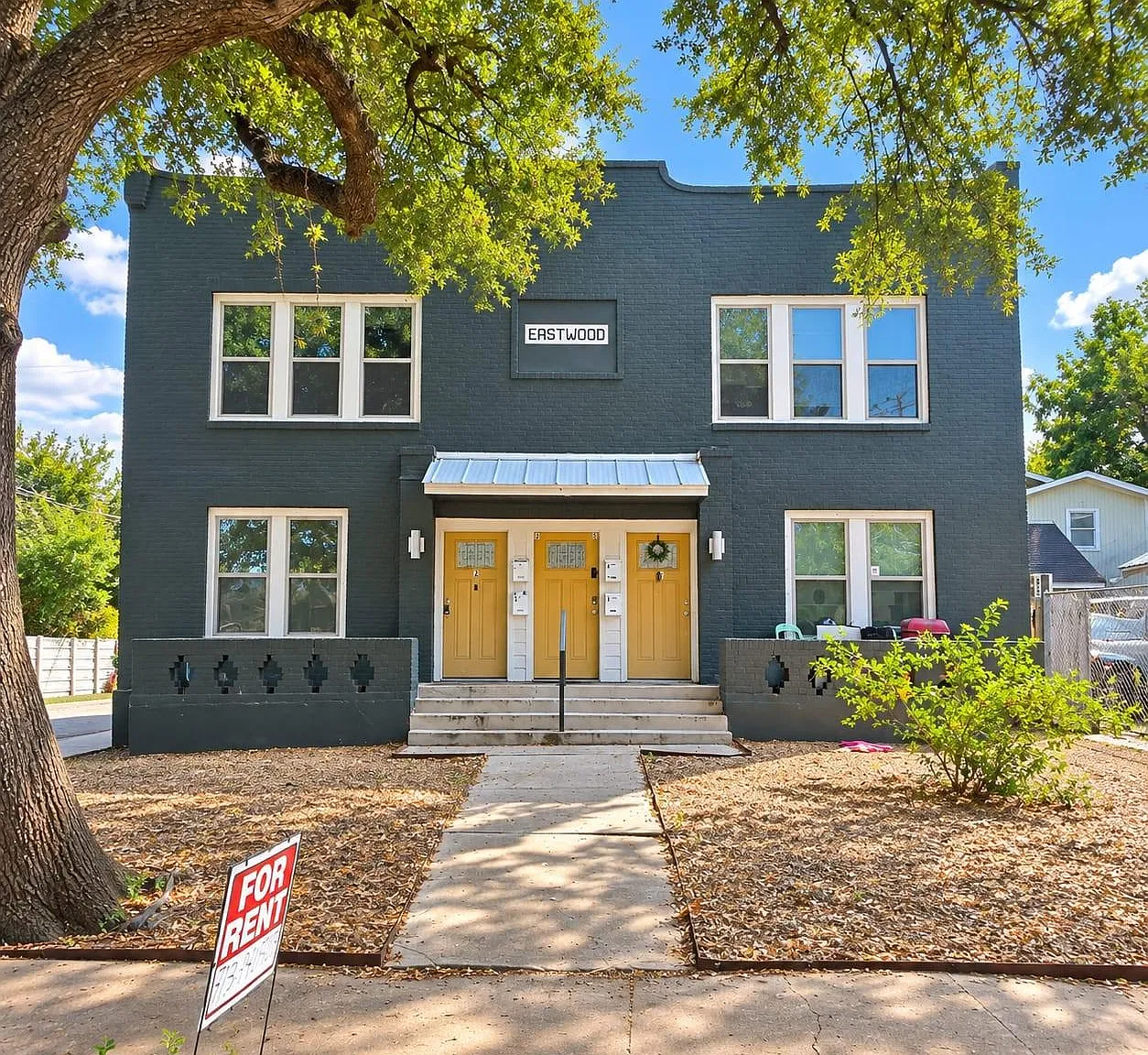 2 bed, 1.0 bath, 3760 sqft, $1,300 — Photo 1
