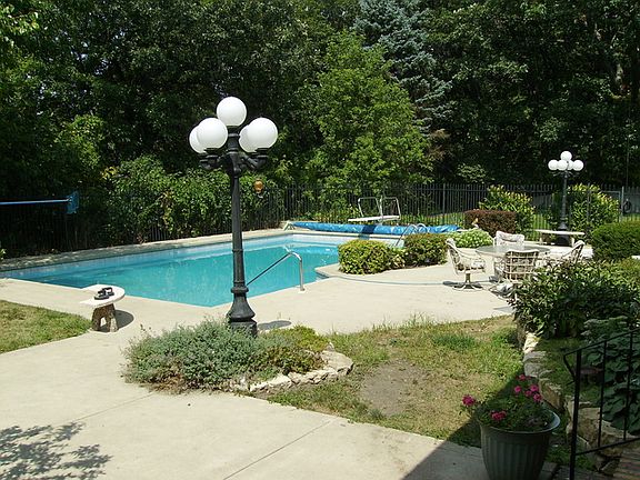 3rd image of 8500 W 128th St