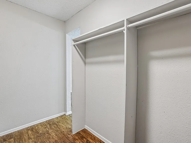 Lamar Place Apartments — Photo 77