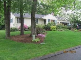 22 Carillon Cir, Easthampton, MA 01027