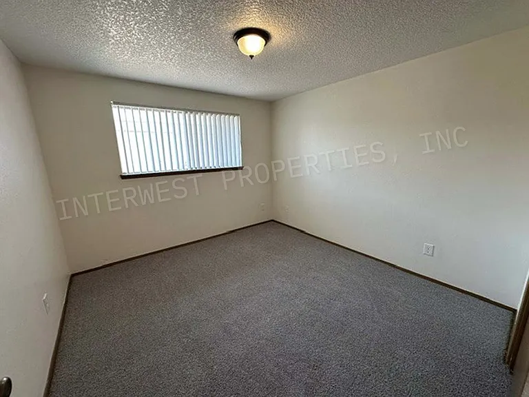 1001 NE 25th Ave #7 — Photo 8
