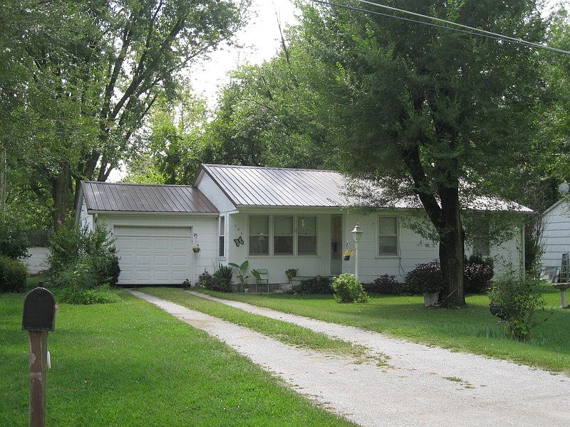 2nd image of 604 E Carman Rd