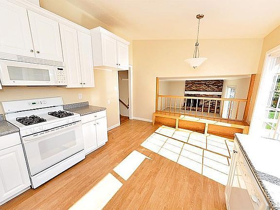 4th image of 1130 Deerfield Dr