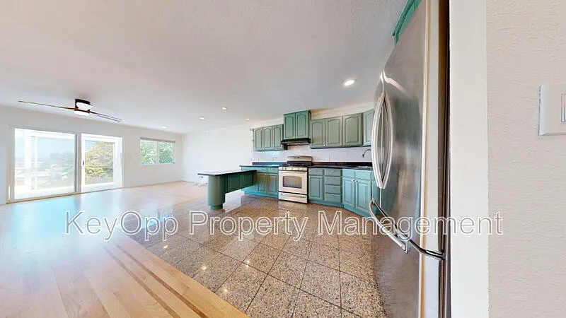 3 bed, 3.0 bath, 2064 sqft, $6,495 — Photo 2