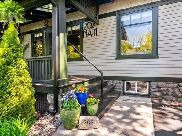 202 Main St, Ashaway, RI 02804