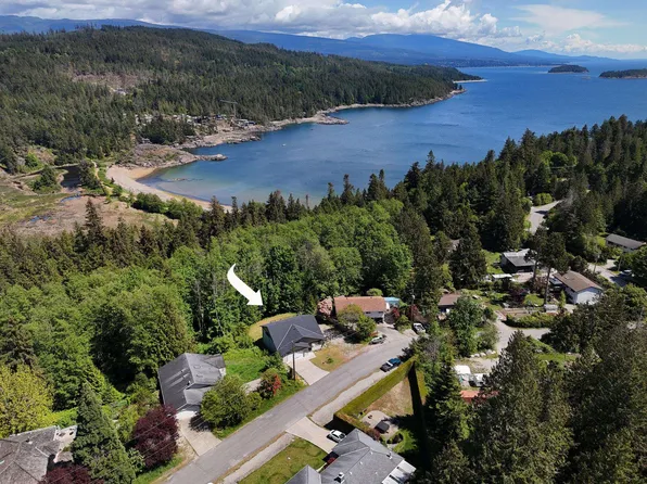 7808 Eagle Dr, Sunshine Coast, BC V7Z 1A3