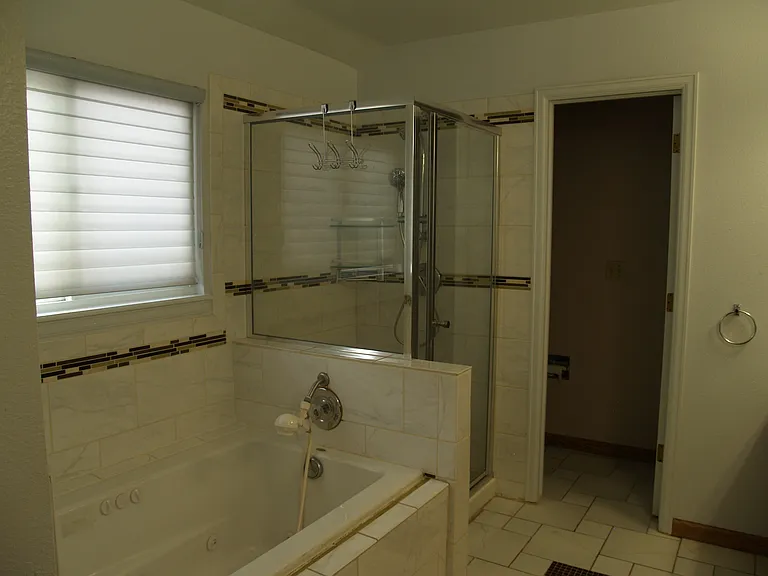 2419 S Gray Dr — Photo 36