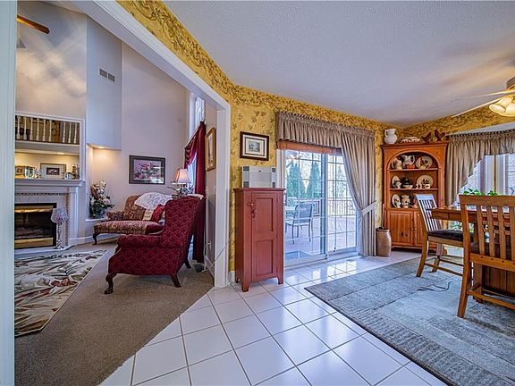 5th image of 7683 Debonaire Dr