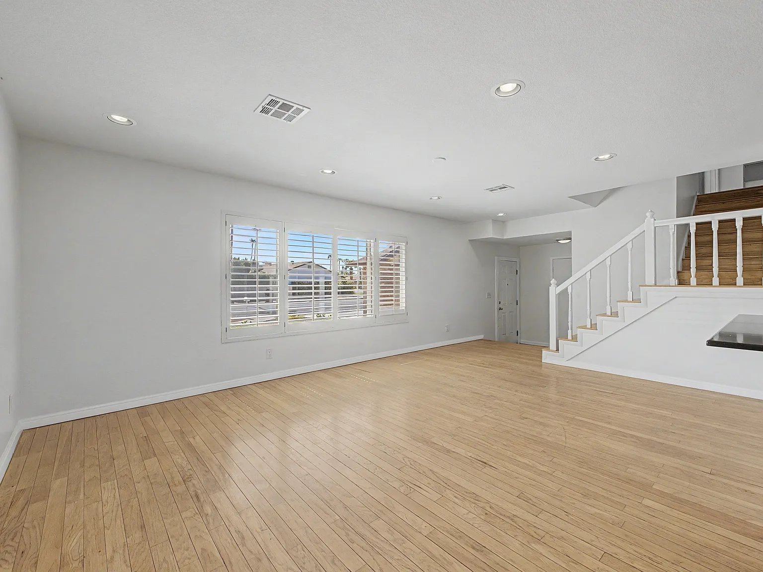 4 bed, 2.5 bath, 2240 sqft, $3,000 — Photo 3