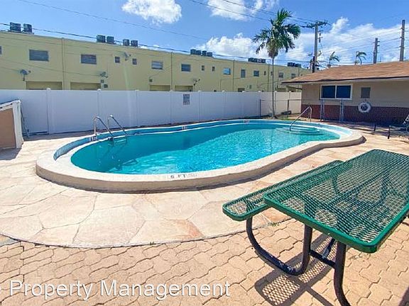 3rd image of 60 NW 39th St #3