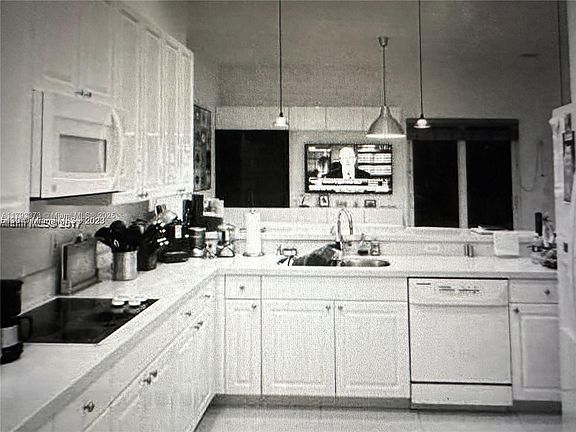 3rd image of 6558 NW 113th Pl