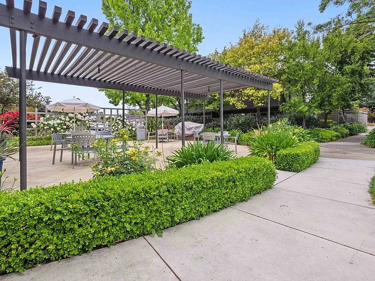 Logan Park — Photo 9
