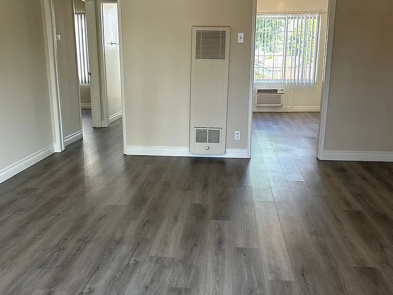 12425 Oxnard St — Photo 4