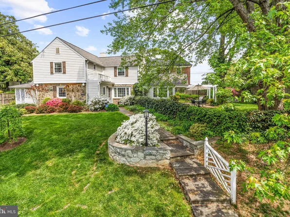 5001 Earlston Dr, Bethesda, MD 20816