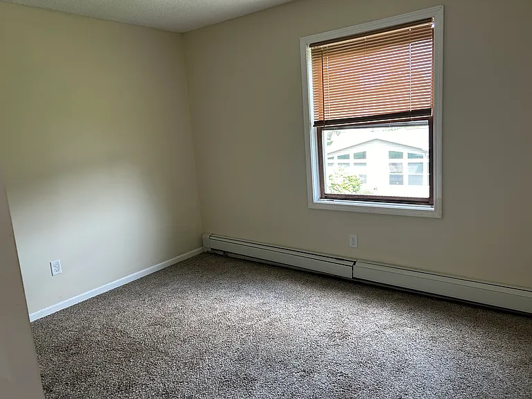 222 N Central St — Photo 6