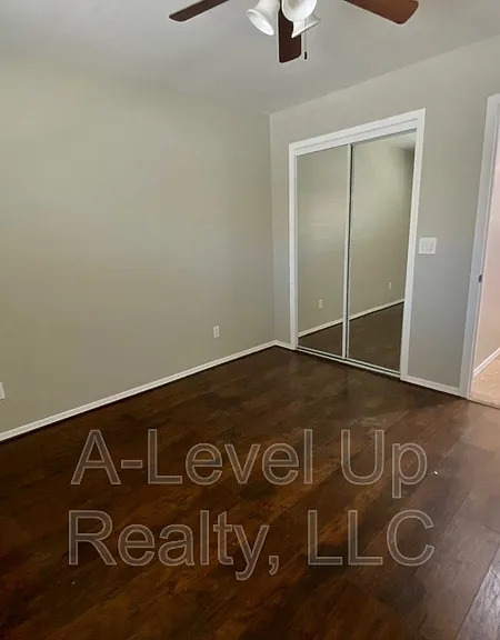 231 W 28th St — Photo 23
