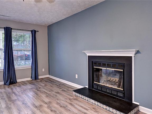4th image of 712 Princess Ct