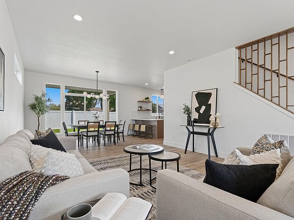 3rd image of 504 N Moen Ln