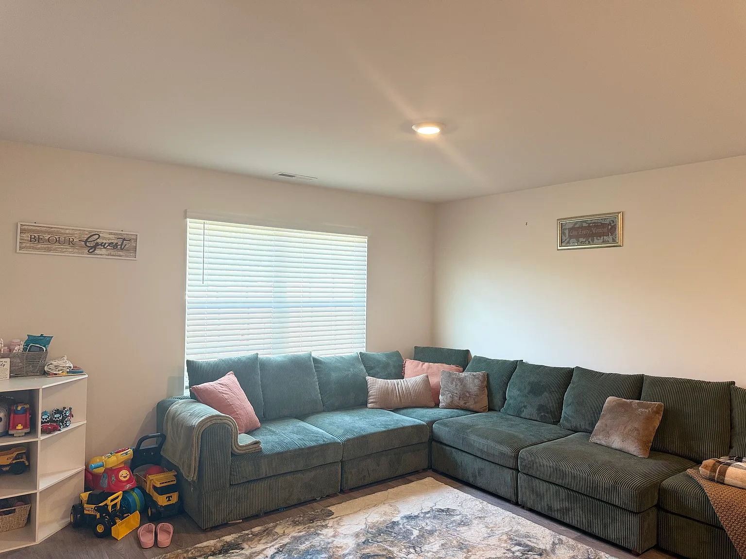 3 bed, 2.5 bath, 1418 sqft, $2,400 — Photo 3