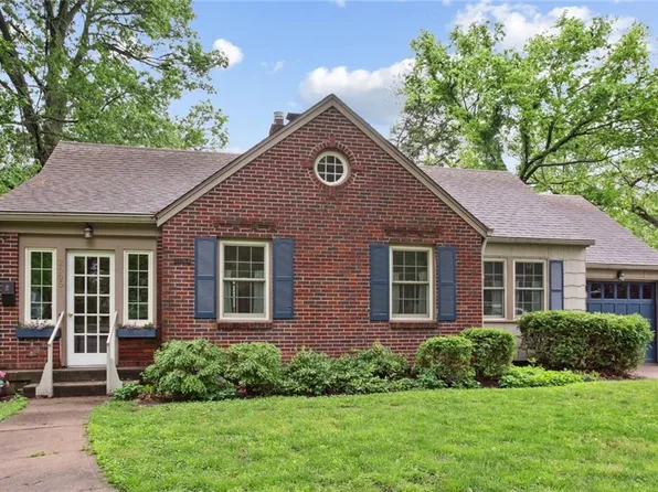 2505 W 51st St, Westwood, KS 66205