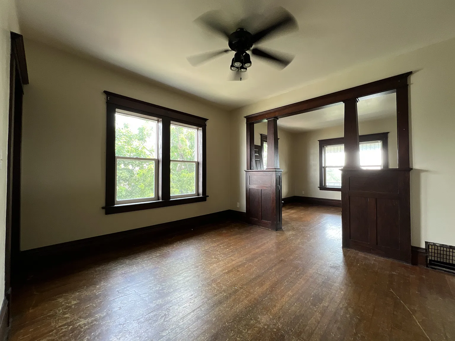 809 West 8th Street - 1/2 — Photo 2