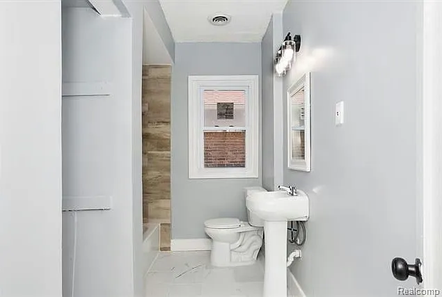 2642 Webb St #1 — Photo 6